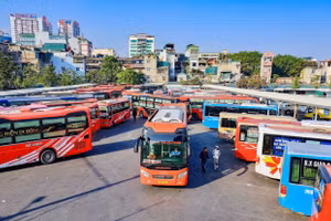 Học sinh, sinh viên cẩn trọng với việc đặt vé xe qua mạng xã hội dịp cận Tết.