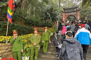 Công an tỉnh Phú Thọ tăng cường bảo vệ an toàn cho các sự kiện và du khách về tham quan Đền Hùng.