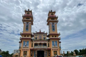 Công trình Tòa Thánh Tây Ninh là nơi sinh hoạt tính ngưỡng của tín đồ Đạo Cao Đài. Ảnh: Hà An.