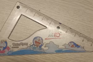 Bạn ê ke vẫn cần mẫn 'làm việc'. Ảnh: Tuấn Kiệt