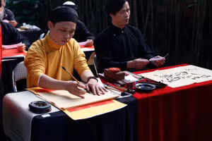 Các nhà hoạt động thư pháp tham gia Hội chữ Xuân được lựa chọn kỹ lưỡng thông qua quy trình khảo tuyển khách quan, minh bạch.