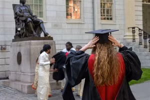 Đại học Harvard là trường lâu đời và danh tiếng hàng đầu Mỹ.