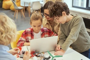 Trẻ em cần làm chủ AI như một kỹ năng xã hội trong thời đại số.