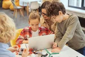 Trẻ em cần làm chủ AI như một kỹ năng xã hội trong thời đại số.