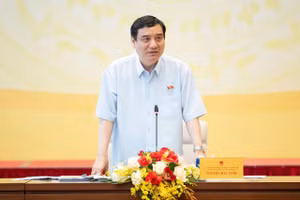 Theo Chủ nhiệm Ủy ban Văn hóa và Xã hội Nguyễn Đắc Vinh, có nhiều yếu tố cần nghiên cứu trong xây dựng chính sách dân số. Ảnh: QH 