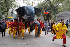 Di sản Lễ hội Gióng với những tích trò độc đáo, có thể phát triển thành sản phẩm trải nghiệm đặc biệt đối với du khách. Ảnh: INT