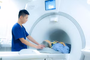 Từ 1/8, Bệnh viện Bạch Mai sẽ mở khám ngoài giờ từ 17 giờ đến 21 giờ từ thứ 2 đến thứ 6. Ảnh: BVCC