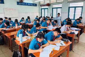 Tiết học của học sinh lớp 9, Trường THCS Lam Sơn (phường Bình Phú, TPHCM). Ảnh: MA