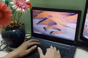 Bạn là chiếc máy tính đầu tiên tôi sử dụng để giải những bài toán lập trình. Ảnh: Tuấn Kiệt.