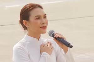 Mỹ Tâm hát trong sự kiện ngày 2/9 vừa qua tại Quảng trường Ba Đình. Ảnh: BTC