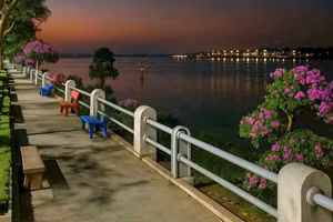 Dòng Tân Châu (An Giang) về đêm. Ảnh: Trương Kỉnh Nhơn.