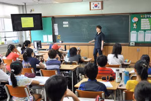 Trẻ em Hàn Quốc cạnh tranh cho vị trí lớp trưởng.