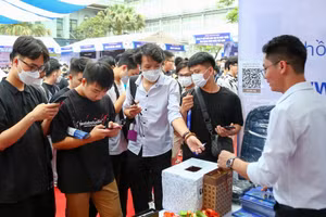 Nhiều sự kiện ngày hội việc làm mở ra cơ hội cho sinh viên.