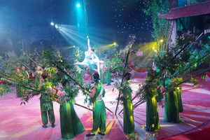 Vở 'Lời của tre Việt' mới được Liên đoàn Xiếc Việt Nam công diễn tiếp tục dùng ngôn ngữ hiện đại của nghệ thuật xiếc để kể câu chuyện văn hóa Việt. Ảnh: Bình Thanh