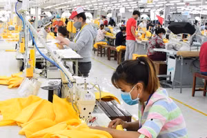 Xây dựng và phát triển những chính sách thiết thực sẽ giữ chân người lao động lâu dài.