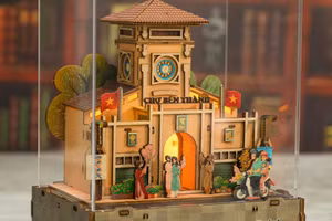 Mô hình gỗ 'Chợ Bến Thành'. Ảnh: NVCC.