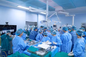 Một ca lấy - ghép tạng được thực hiện bởi các y bác sĩ Bệnh viện Trung ương Quân đội 108. Ảnh: BVCC
