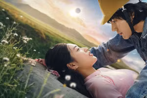 Poster 'Hẹn em ngày nhật thực', do Đoàn Thiên Ân và Khương Lê đóng chính.