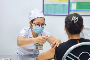 Tiêm vắc-xin có thể phòng ngừa bệnh zona thần kinh. Ảnh: BVCC