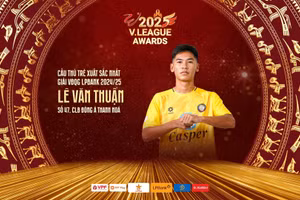 Văn Thuận được bầu chọn là Cầu thủ trẻ xuất sắc nhất V-League 2024/2025. Ảnh: INT.