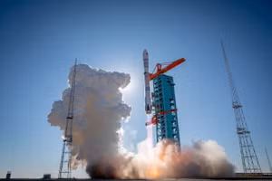 Tên lửa Zhuque-3 được phóng thử nghiệm lên quỹ đạo từ Trung tâm Phóng vệ tinh Jiuquan của Trung Quốc tại sa mạc Gobi. Ảnh: Scientific American