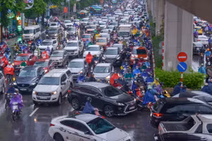 Giao thông TP Hà Nội luôn quá tải vào giờ cao điểm, dịp nghỉ lễ, Tết.