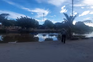 Nếu còn một người mẹ trong sớm mai chờ con, thì vẫn còn hy vọng được cứu rỗi. Ảnh: Bình Thanh 