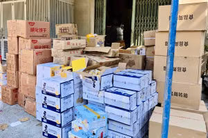 Cơ quan chức năng TP Đà Nẵng phát hiện, tạm giữ bánh kẹo nhập lậu.