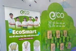 Bộ sản phẩm EcoSmart của nhóm học sinh Trường THCS Hoàn Kiếm. Ảnh: NTCC