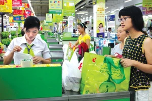 Nhiều chuỗi bán lẻ đã từng bước xanh hóa quy trình phân phối. Ảnh: INT