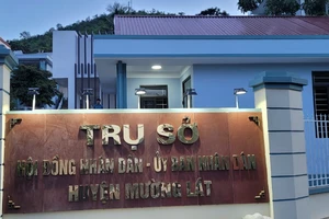 Trụ sở UBND huyện Mường Lát.