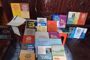 Các tác phẩm của nhà thơ Trần Nhuận Minh. Ảnh: NVCC