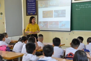 Giờ học Giáo dục địa phương của cô và trò Trường Tiểu học Kim Liên (Kim Liên, Hà Nội).