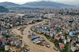 Lũ lụt ảnh hưởng nghiêm trọng tới cơ sở hạ tầng và giao thông Nepal.