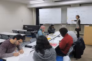 Quy trình tuyển sinh 'cồng kềnh' cản trở du học sinh tới Nhật Bản.