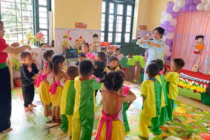 Một buổi sinh hoạt chuyên đề tại điểm trường Hồng Ngài. Ảnh: NVCC