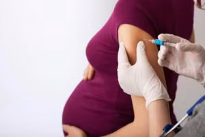 Phụ nữ mang thai bị chó dại và nghi dại cắn cần đến khám bác sĩ ngay sau khi rửa chỗ cắn đúng quy cách và tiêm phòng vắc-xin. Ảnh minh họa: ITN