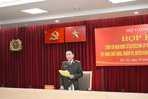 Thượng tướng Trần Quốc Tỏ - Thứ trưởng Bộ Công an chủ trì buổi họp báo.