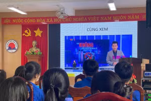 Trường THPT Cửa Tùng tổ chức tuyên truyền về tác hại thuốc lá.