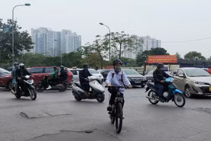 Xe đạp luôn là 'trợ lí' đắc lực cho tôi trên con đường đến trường. Ảnh: Bình Thanh.