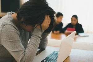 Một nguyên nhân cơ bản gây ra 'karoshi' ở giáo viên là tình trạng làm việc quá tải. Ảnh: Tokyokeizai