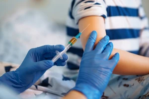 Tiêm vắc-xin nhắc lại hằng năm giúp duy trì kháng thể, giảm nguy cơ mắc cúm và biến chứng nặng. Ảnh minh họa: INT