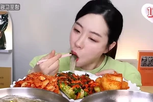 Trào lưu mukbang bắt nguồn từ Hàn Quốc và du nhập vào rất nhiều nước trên thế giới trong đó có Việt Nam. Ảnh: INT