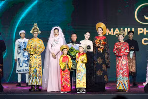 Show diễn cổ phục trong tháng 7/2024 của nhà thiết kế Đinh Văn Thơ.