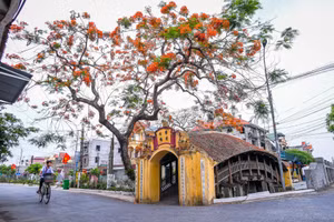 Cầu ngói chợ Lương mang dáng vẻ cổ kính và uy nghi giữa làng quê Hải Anh.