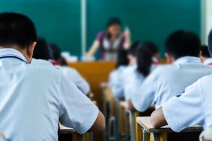 Chương trình giáo dục phổ thông 12 năm của Philippines vẫn tiếp tục được triển khai.