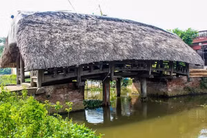 Cầu lợp làng Kênh.