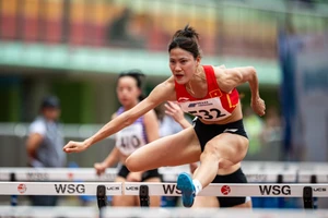 Bùi Thị Nguyên giành Huy chương Vàng 100m rào nữ Giải điền kinh Hồng Kông (Trung Quốc) mở rộng 2025. Ảnh: INT