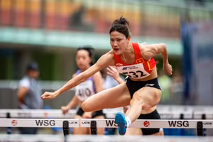 Bùi Thị Nguyên giành Huy chương Vàng 100m rào nữ Giải điền kinh Hồng Kông (Trung Quốc) mở rộng 2025. Ảnh: INT