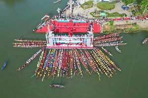 Tết Độc lập - ngày hội lớn nhất năm trên quê hương Đại tướng Võ Nguyên Giáp. Ảnh: N.Thành
